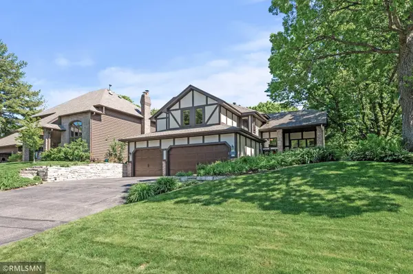 12143 Gantry LN, Apple Valley, MN 55124