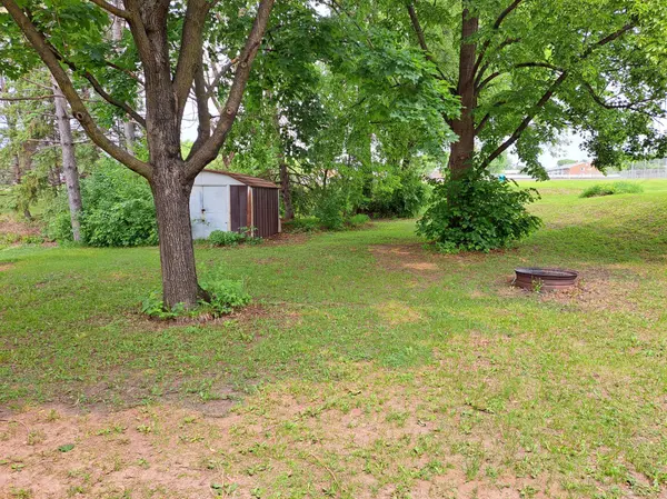 487 Roselawn AVE E, Maplewood, MN 55117