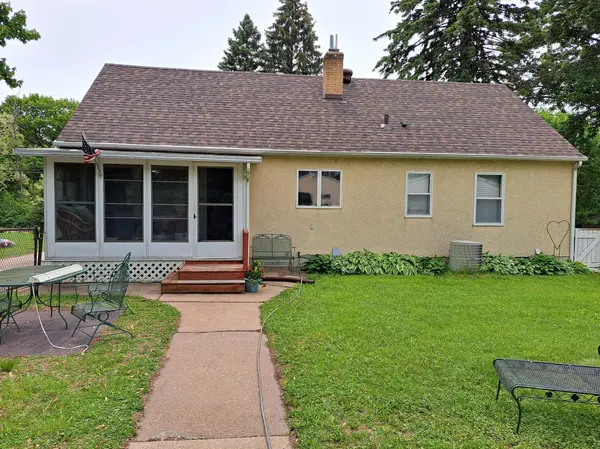 487 Roselawn AVE E, Maplewood, MN 55117