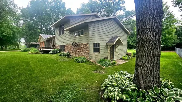 1912 S Oak Knoll DR NE, Alexandria, MN 56308