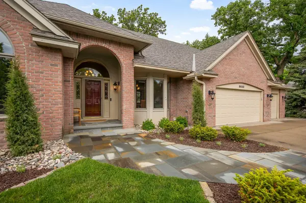 8632 Ridge Ponds DR, Victoria, MN 55386
