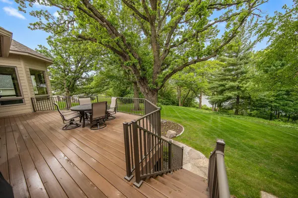 8632 Ridge Ponds DR, Victoria, MN 55386