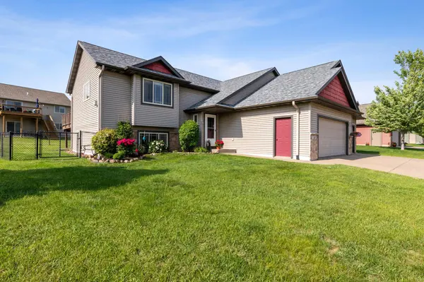 807 Fairchild DR, River Falls, WI 54022