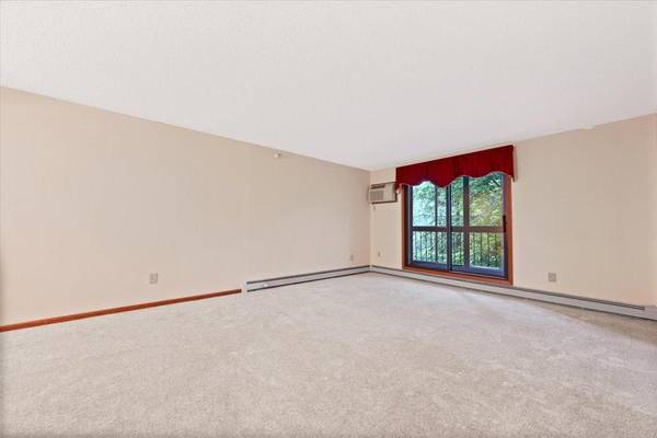 5645 Green Circle DR #210, Minnetonka, MN 55343