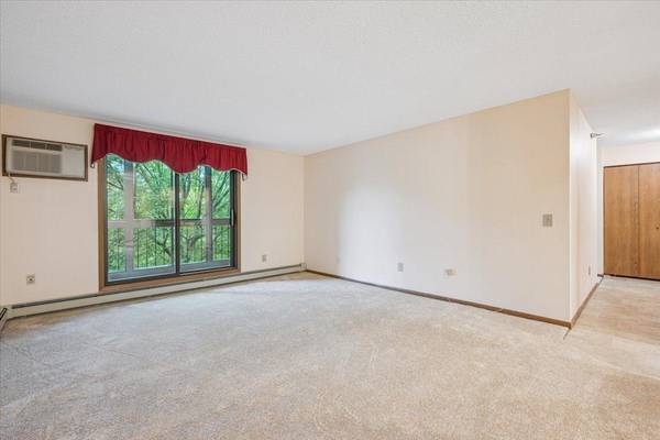 5645 Green Circle DR #210, Minnetonka, MN 55343