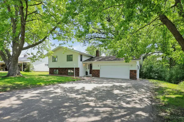 16503 Franklin TRL SE, Prior Lake, MN 55372