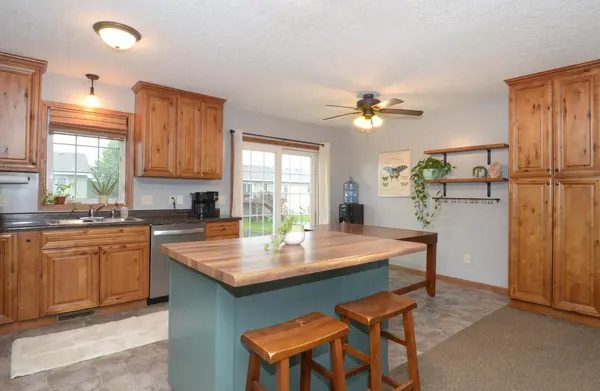 1046 Roosevelt ST S, Cambridge, MN 55008