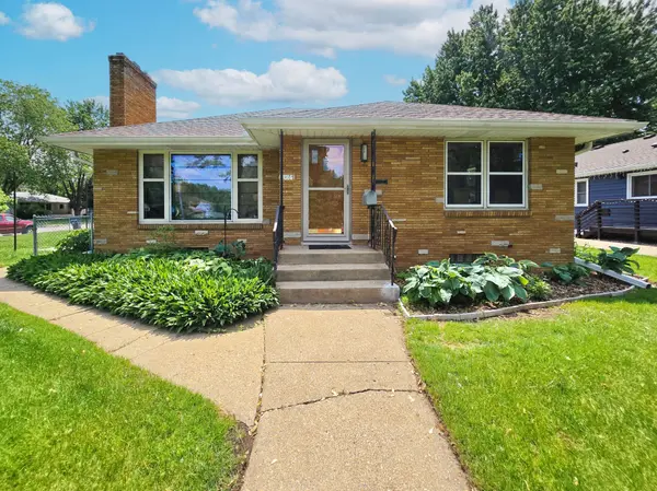 1014 Roma AVE, Roseville, MN 55113