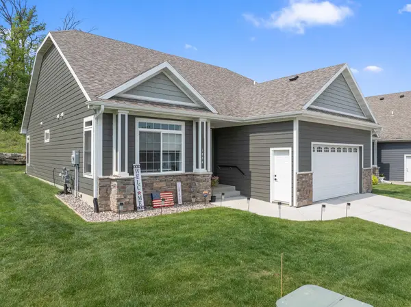 1884 Alexander RD NE, Rochester, MN 55906