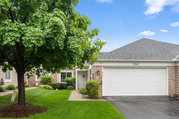 6763 Jenny LN,  Woodbury,  MN 55125