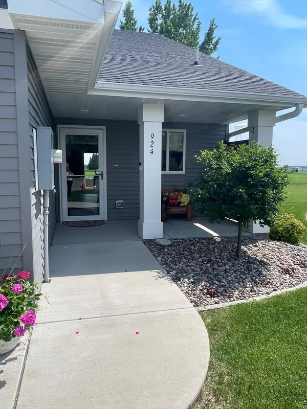 924 3rd AVE SE, Hayfield, MN 55940