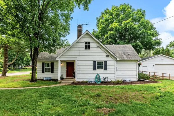 955 Warner AVE N, Mahtomedi, MN 55115