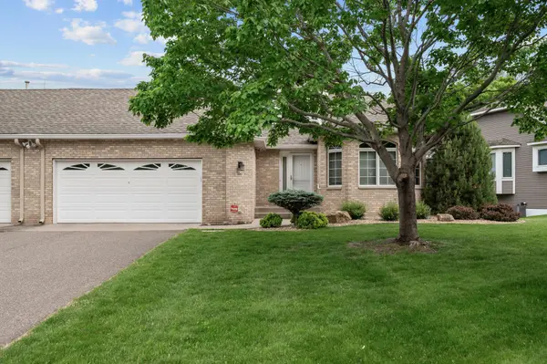 3063 Highpointe Curve, Roseville, MN 55113