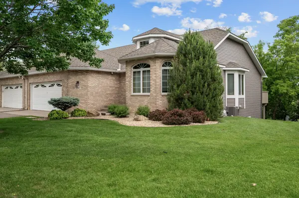 3063 Highpointe Curve, Roseville, MN 55113