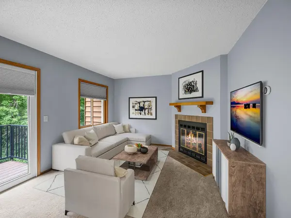 1626 Raindrop DR, Eagan, MN 55121