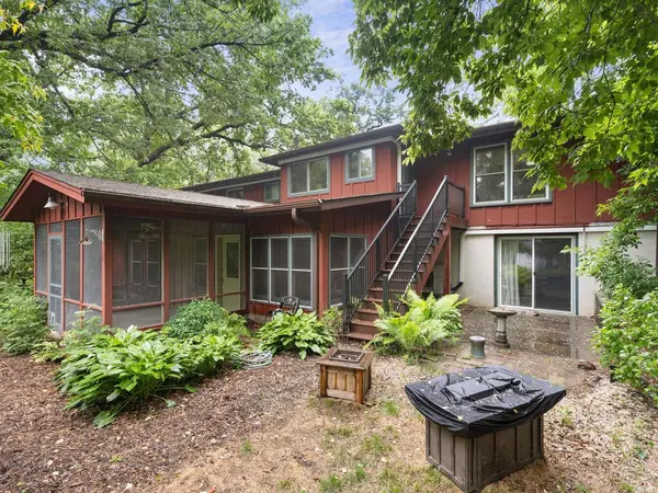 800 Ithaca LN N, Plymouth, MN 55447