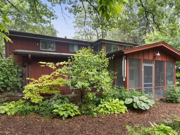 800 Ithaca LN N, Plymouth, MN 55447