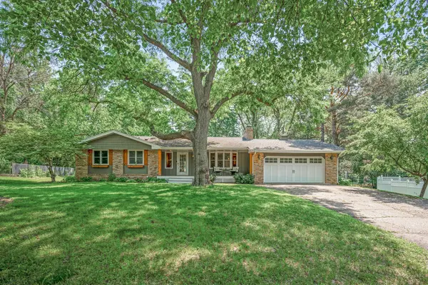 1922 Parkmont LN, Anoka, MN 55303