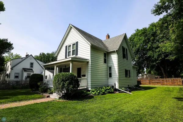 615 3rd ST S, Moorhead, MN 56560