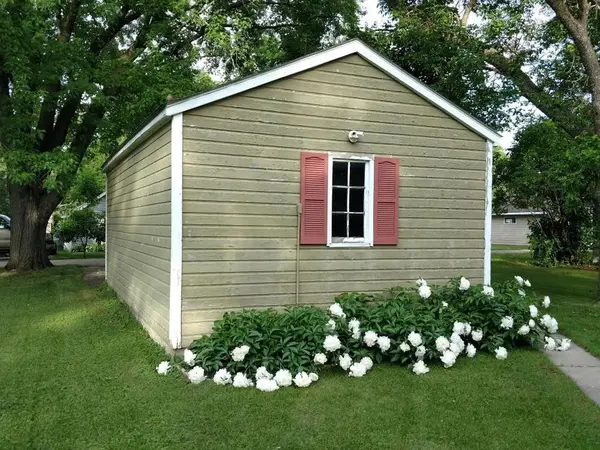 1117 7th ST SW, Willmar, MN 56201