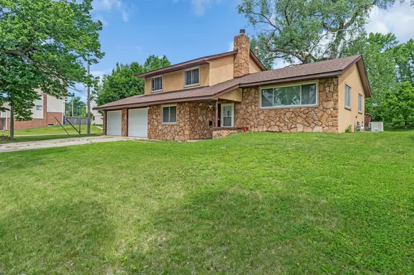 495 Saint Anthony AVE, Saint Paul, MN 55103