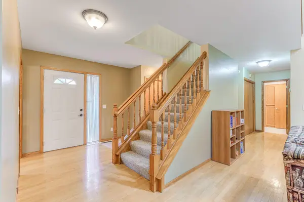 3738 Sunbury DR, Woodbury, MN 55125