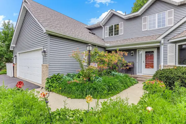 3738 Sunbury DR, Woodbury, MN 55125