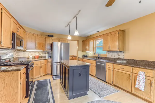 3738 Sunbury DR, Woodbury, MN 55125