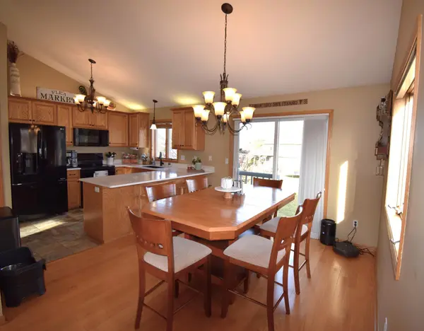 423 Durango DR, Roberts, WI 54023