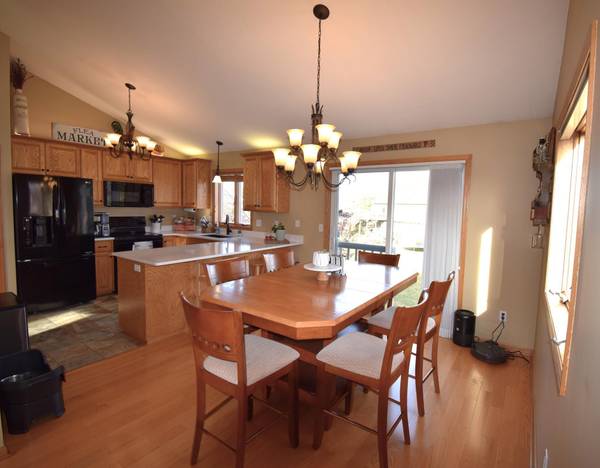 423 Durango DR, Roberts, WI 54023