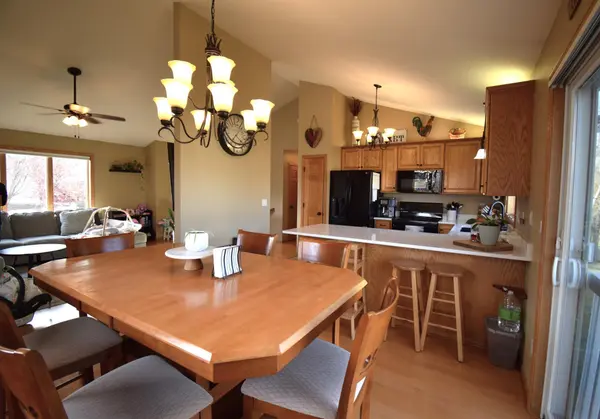 423 Durango DR, Roberts, WI 54023