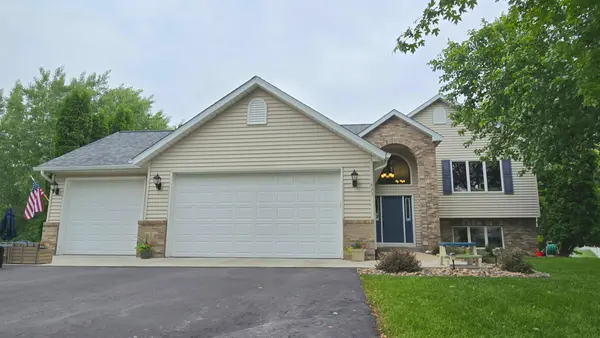 423 Durango DR, Roberts, WI 54023