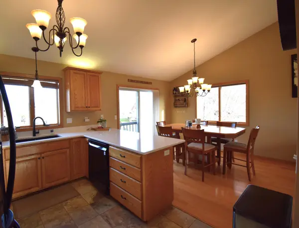 423 Durango DR, Roberts, WI 54023
