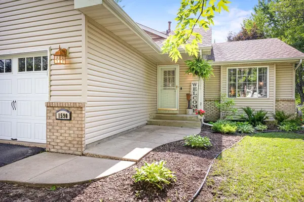 1590 Fountain LN, Waconia, MN 55387
