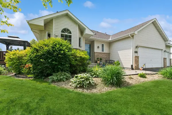 2406 Maple CT, Buffalo, MN 55313