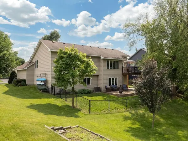1816 Commonwealth DR, Burnsville, MN 55337