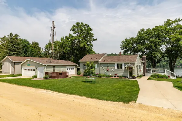 40536 Ryans Bay RD, Zumbro Falls, MN 55991