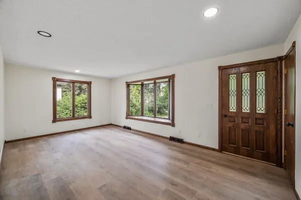 436 Tanglewood DR, Shoreview, MN 55126
