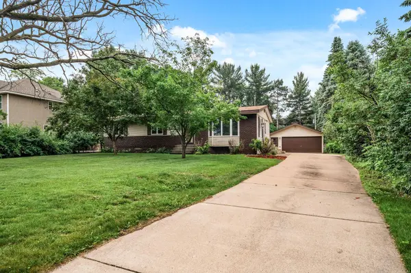 436 Tanglewood DR, Shoreview, MN 55126