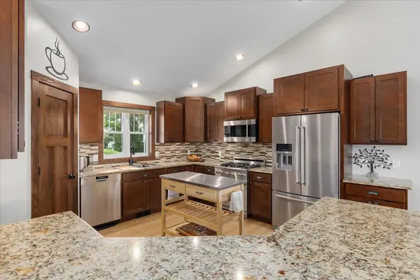 858 Dorwin RD, Hudson, WI 54016