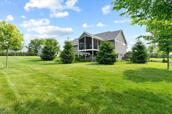 858 Dorwin RD, Hudson, WI 54016