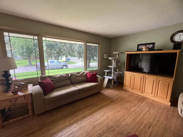 240 15th ST SW, Owatonna, MN 55060