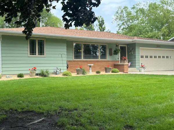 240 15th ST SW, Owatonna, MN 55060