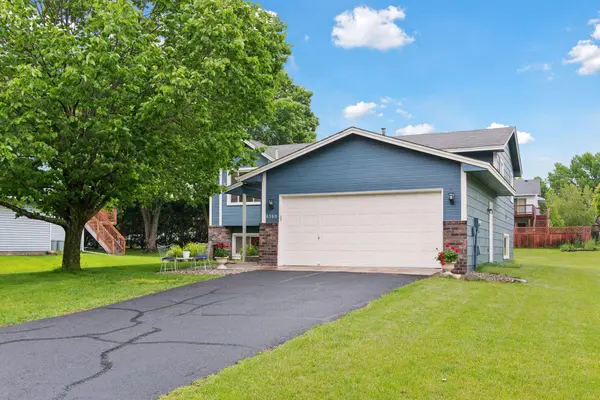 8580 Chanhassen Hills DR S, Chanhassen, MN 55317