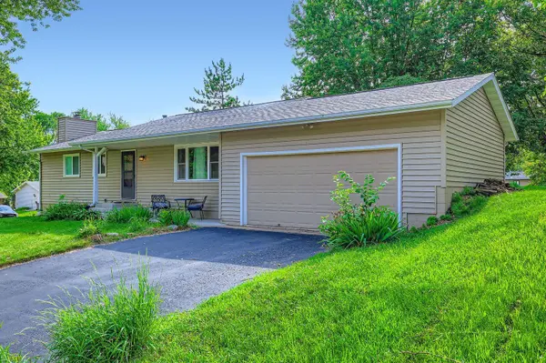 1430 Cardinal CV, Chaska, MN 55318