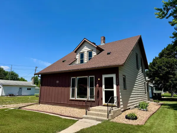 720 Fir AVE, Bird Island, MN 55310