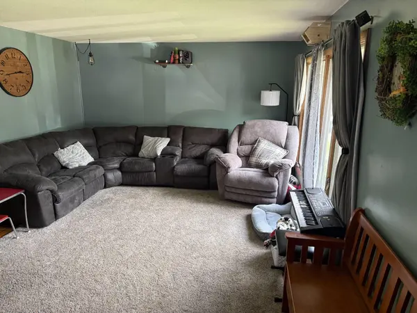 1038 Pleasant LN, Faribault, MN 55021