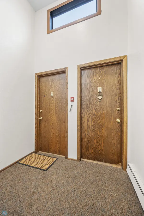1225 7th ST S #7, Moorhead, MN 56560