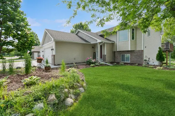 409 Birch AVE NW, Saint Michael, MN 55376