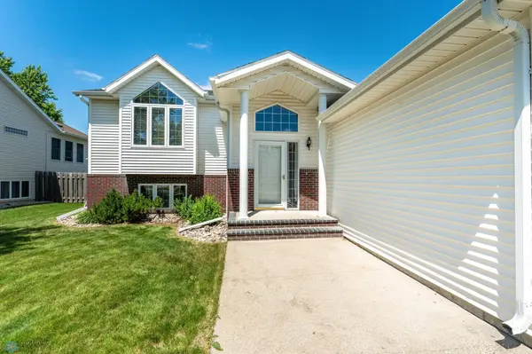 152 17th AVE W, West Fargo, ND 58078